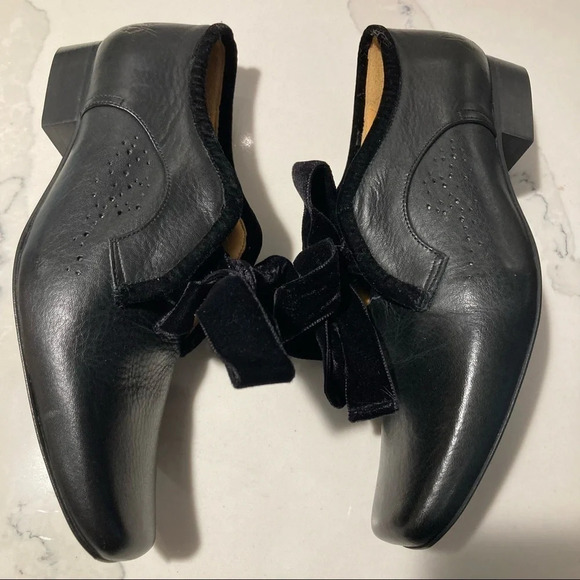 JOHN FLUEVOG Sz 6 Era Leather Velvet Ribbon  Shoes - Picture 9 of 16